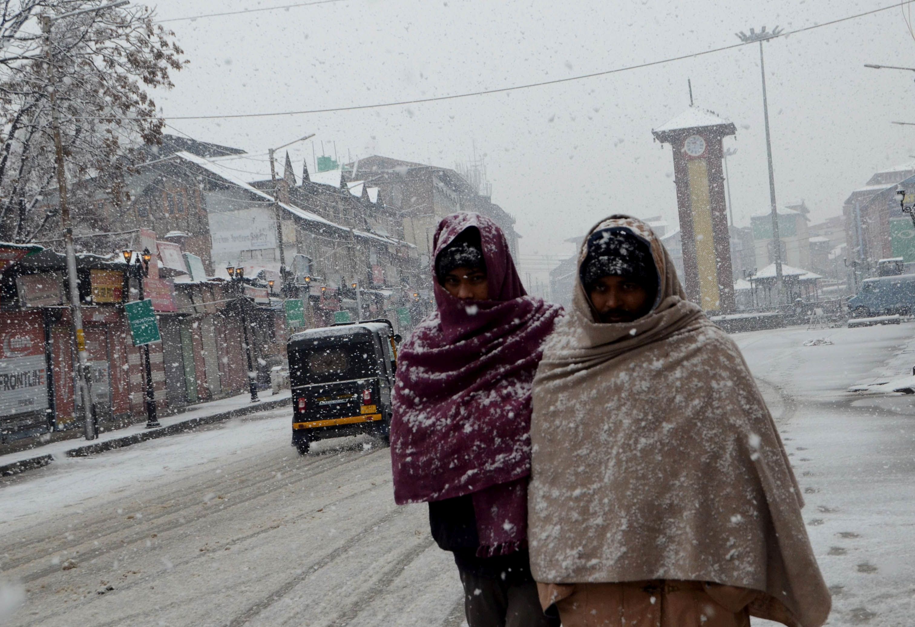 Kashmir Plains Received Season’s First Snowfall