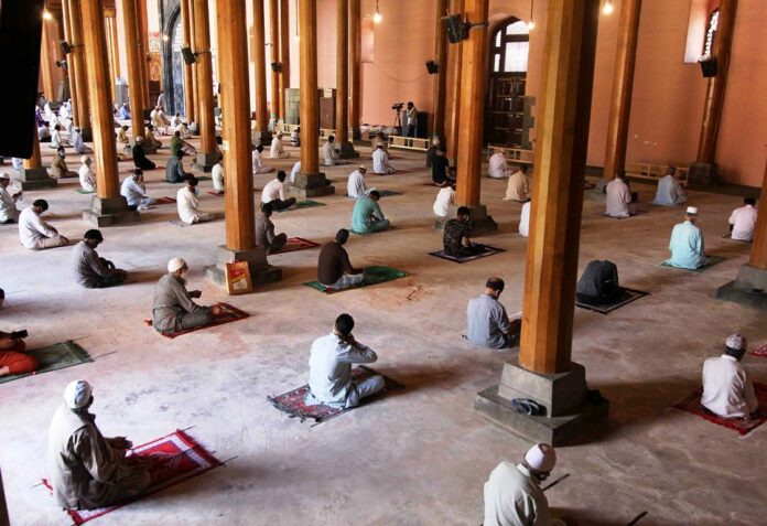 Friday Prayers Offered At Jamia Masjid After Weeks