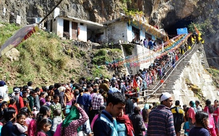 The ascend to the Shiv Khori shrine.