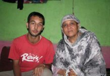 Suhail Ahmad Dar with his mother-Photo:Sameer Yasir.