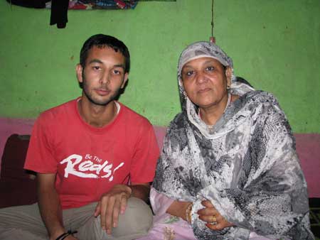 Suhail Ahmad Dar with his mother-Photo:Sameer Yasir. Suhail Ahmad Dar with his mother-Photo:Sameer Yasir.