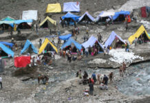 Paying obeisance,not heed Amarnath Mess
