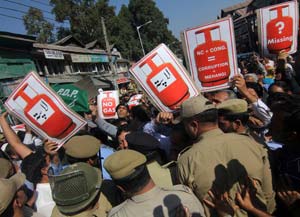 Workers of PDP stopped by Police near Regal Chowk in Srinagar. PDP carried out a protest rally against LPG crises in State. photo By :Bilal Bahadur