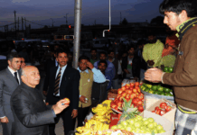 The Shinde Shift Home Minister Sushil Kumar Shinde buying fruits at lal Chowk Srinagar-Photo:Bilal Bahadur.