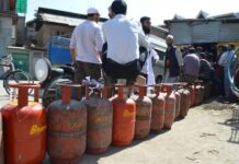 A Crisis In The Making After consuming six cylinders at a rate of Rs. 412, a consumer has to pay Rs. 961 for each non-subsidized cylinder - Photo:Bilal Bahadur