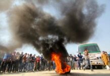 Kashmir Paralyzed Over LPG Crisis People burned tyres in protest to the LPG crisis in the valley-Photo:Bilal Bahadur