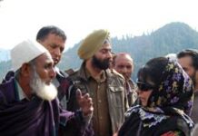 Border residents abandoned by government: Mehbooba