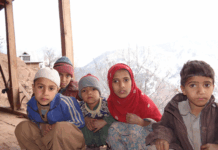 Students of a school in Charunda villages in North Kashmir's Uri region --Photo: Yaqoob Lala