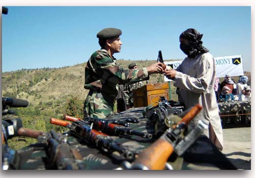 A Kashmiri militant surrenders in front of a former General officer Commanding of 19 infantary Div Major Gen. Ramesh Halgali in Baramulla on 20th April 2007.