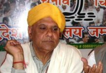 BJP Leader Visits Imambargah & Gives Money For Its Renovation