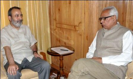Chief Secretary, Mr. Mohammad Iqbal Khandey calls on Governor, Mr. N. N. Vohra at Raj Bhavan Srinagar-24