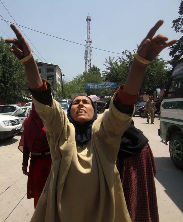 One of the relatives of Mehmooda protesting against doctors in Srinagar: Photo: Bilal Bahadur  
