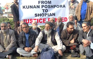 protest-on-kunan-poshpora-and-shopian-cases