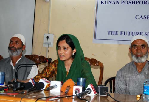 Relatives of alleged rape victims of Kunan Poshpora speaking in a public meeting on Saturday: Photo: Bilal Bahadur