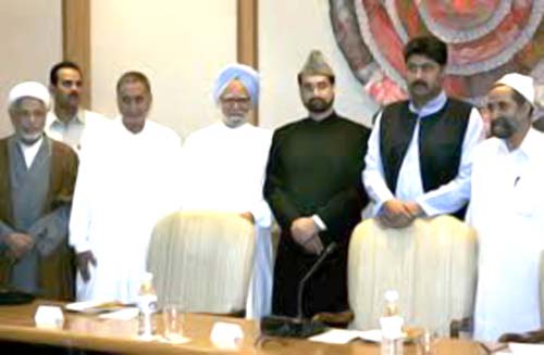 Prime Minister Dr Manmohan Singh with Hurriyat (M) leaders in New Delhi.