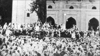Kashmiris mourning the killing of 13 July 1931 martyrs in the compound of historic Jamia Masjid, Srinagar.