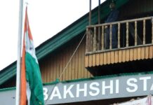 CM unfurls Tricolor at Bakshi Stadium, aghast over ‘biased’ way of treating J&K