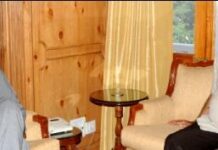 Vijay Bakaya Meets Governor