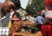 Markets crowded with shoppers ahead of Eid