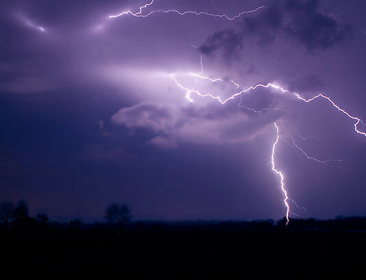 45-Year-Old Man Injured After Lightning Strike in North Kashmir