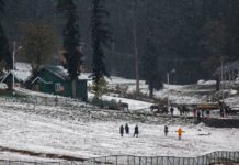 Jammu and Kashmir: Leh coldest at minus 5.9, Gulmarg freezes at minus 4.5