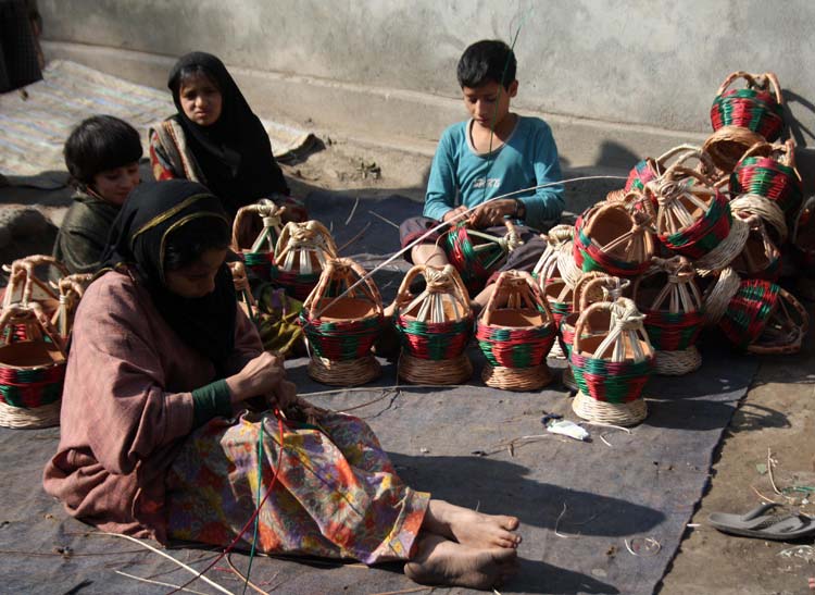 In Wakai village, people cutting across all age groups are making kangeris for the living. Apart from this southern village, kaneris are being making in Char-i-Shrief, Shahabad, Bandipore and in other parts of the Valley.