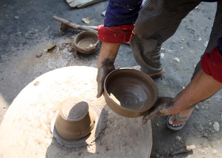 The kondul is a bowl-like pot which holds the tsini, charcoal, and tyongal. The kondal vary in size according to the size of the kangir.