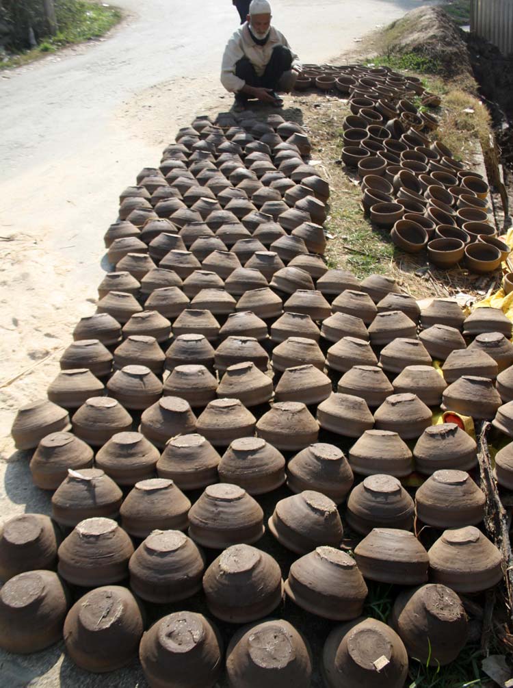 Once moulded, pots are dried under sun for a time being before baked in furnace.