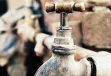 Batamaloo Residents Decry Water Crisis, Stage Protest