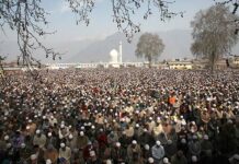 Thousands Offer Jumat-ul-Vida Prayers at Hazratbal Shrine