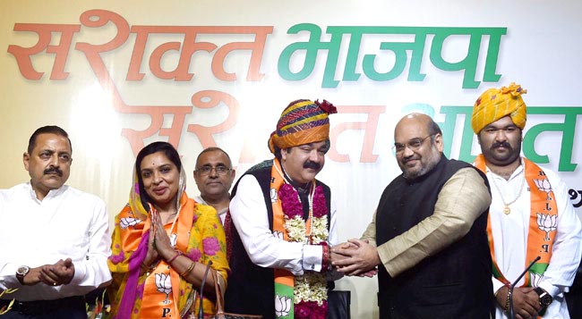Ajatshatru son of Dr Karan Singh joined BJP alongwith his wife