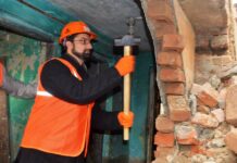 Mirwaiz Kick-starts Building 100 Dwellings For Flood Affected Families