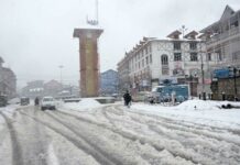 MeT Predicts More Snow For Next 12 Hours In Kashmir