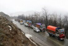Srinagar-Jammu highway closed for Traffic after landslides