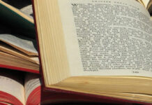 On World Book Day, Srinagar Municipal Library Exhibits Rare Books and Manuscripts