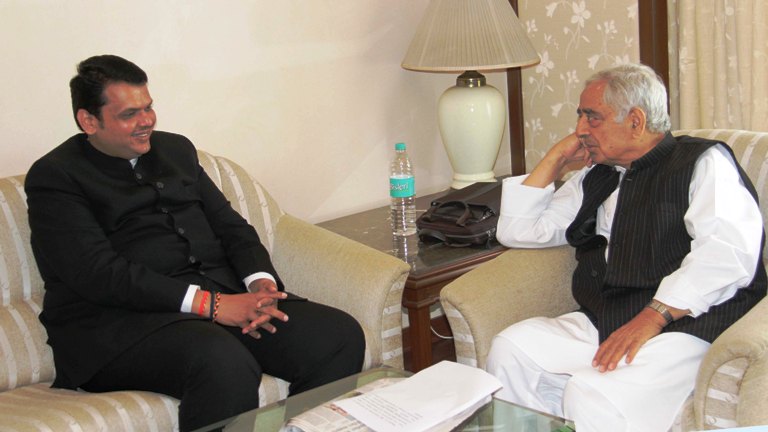 Mufti interacting with Maharashtra CN Devendra Fadnavis in Mumbai