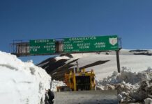 214 Tourists, Locals Rescued from Sinthan Pass Amid Heavy Snowfall