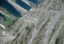 Vehicle Plunges into Gorge Near Zojila on Srinagar–Kargil Highway