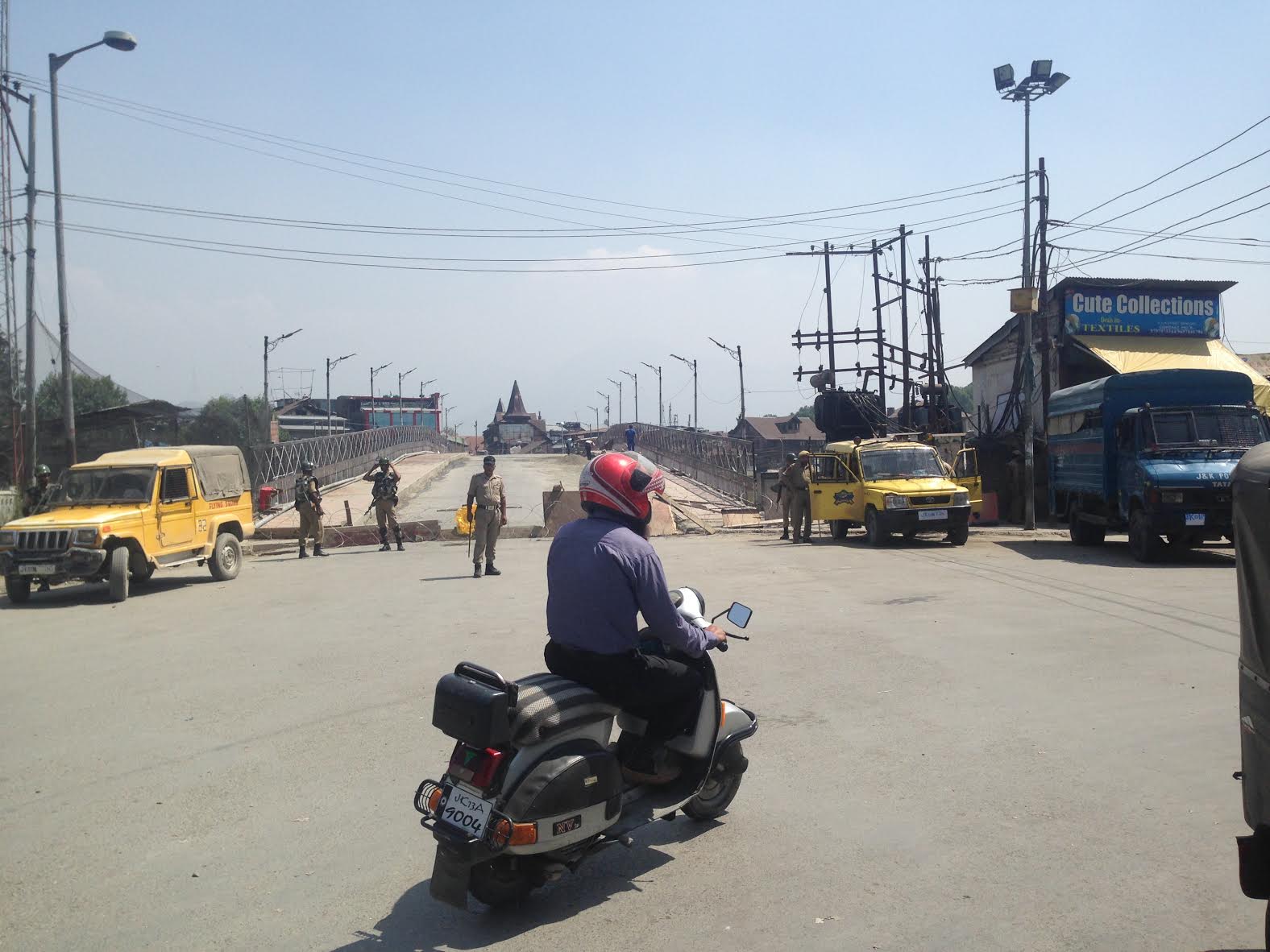 Concertina wires were raised around City Centre as not to allow any protest demonstration by trade fraternity. Police men stand gurad near Amira Kadal from Hari Singh straight. (Pic by: Bilal Bahadur)