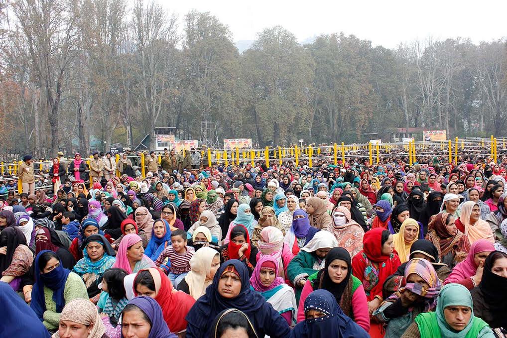 Audience at PM Narendra Modi rally in Srinagar on Saturday (Nov 07, 2015). KL Image: Bilal Bahadur