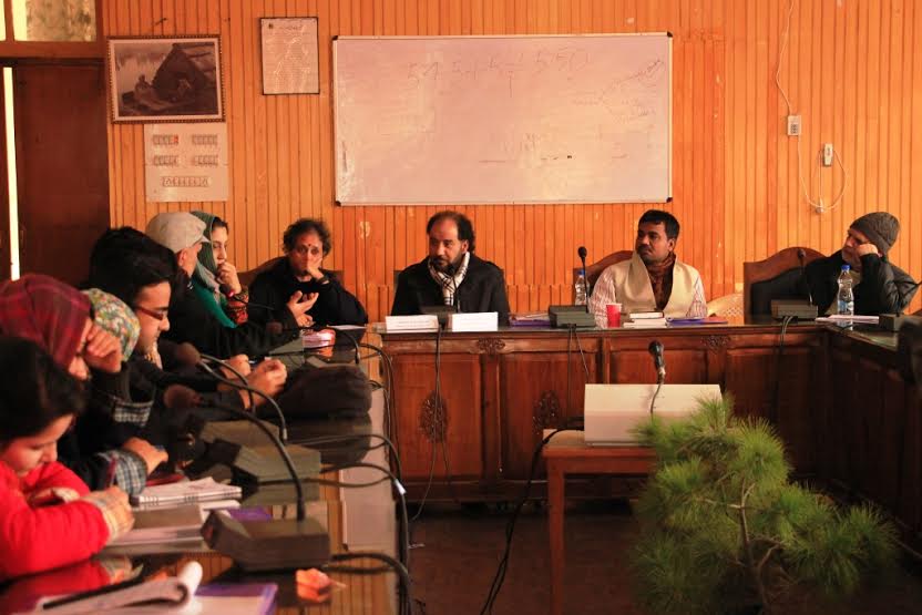 Journalist Riyaz Masroor (2nd from right) speaking on 'Media and Gender' issue in the workshop.