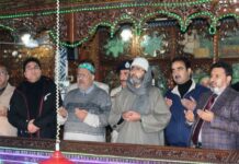 At Dastageer Sahab (RA) Shrine, Altaf Bukhari Prays for CM’s Good Health