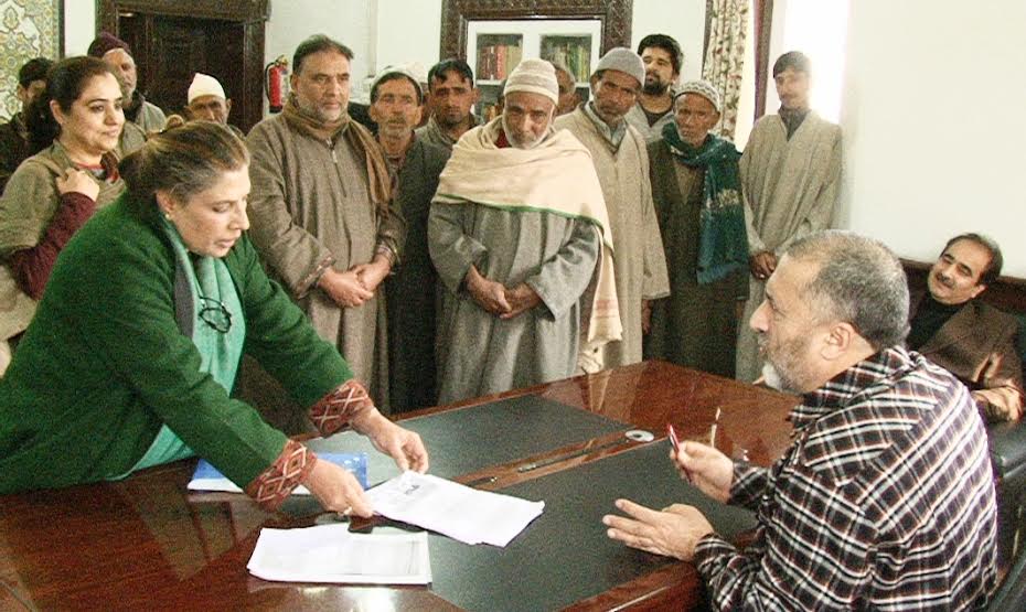 Div Com Kashmir, Dr Asgar Samoon, attended various delegations at his office on Wednesday.