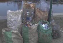 Only Four Officials Check Dal Lake’s Solid Waste