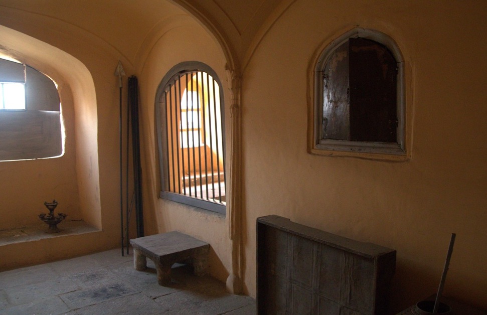 The Deewaan-Khas on second floor slightly larger than the one below remains the centre of attraction for the visitors and film makers mostly.