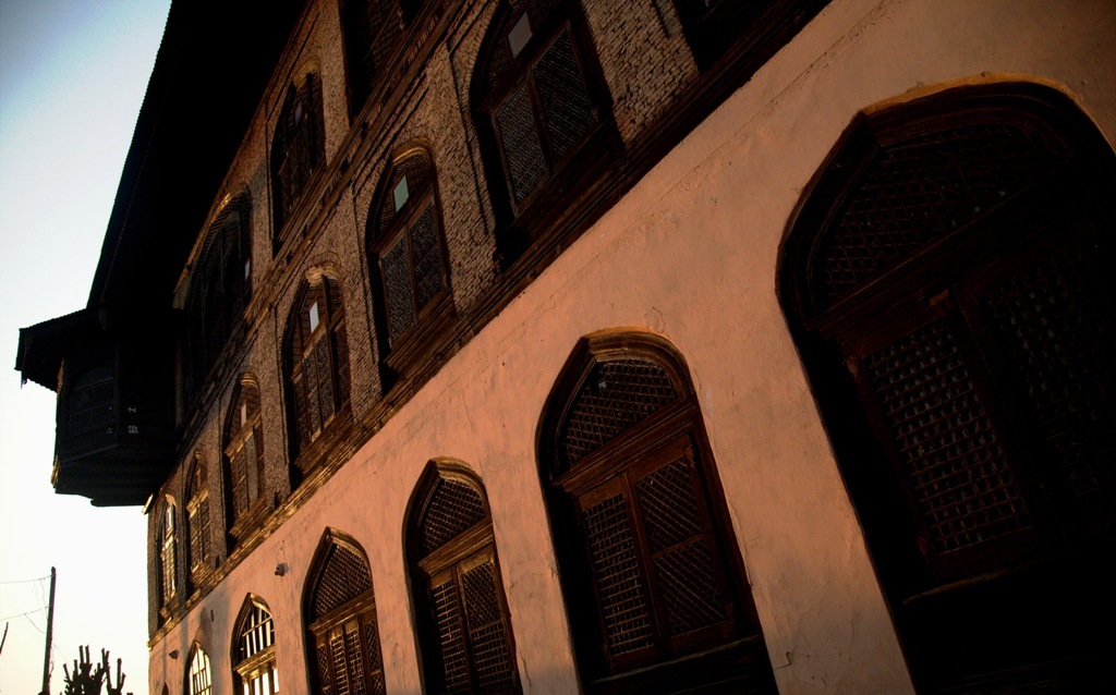Only wooden roof and pillars are polished so that it doesn’t catch worms. Rest is untouched be it the design or the color of the walls. The way this house was architected is to keep harsh weather of Kashmir in mind in absence of latest heating/AC technologies. 