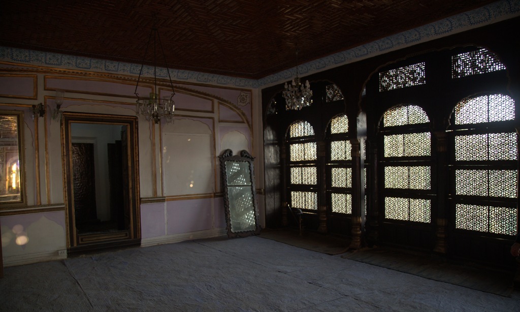 Walls are over three feet in thickness and they mostly used wood and clay to keep rooms warm in winter n cool in summer. They also used wood instead of DPC these days to prevent water seepage.