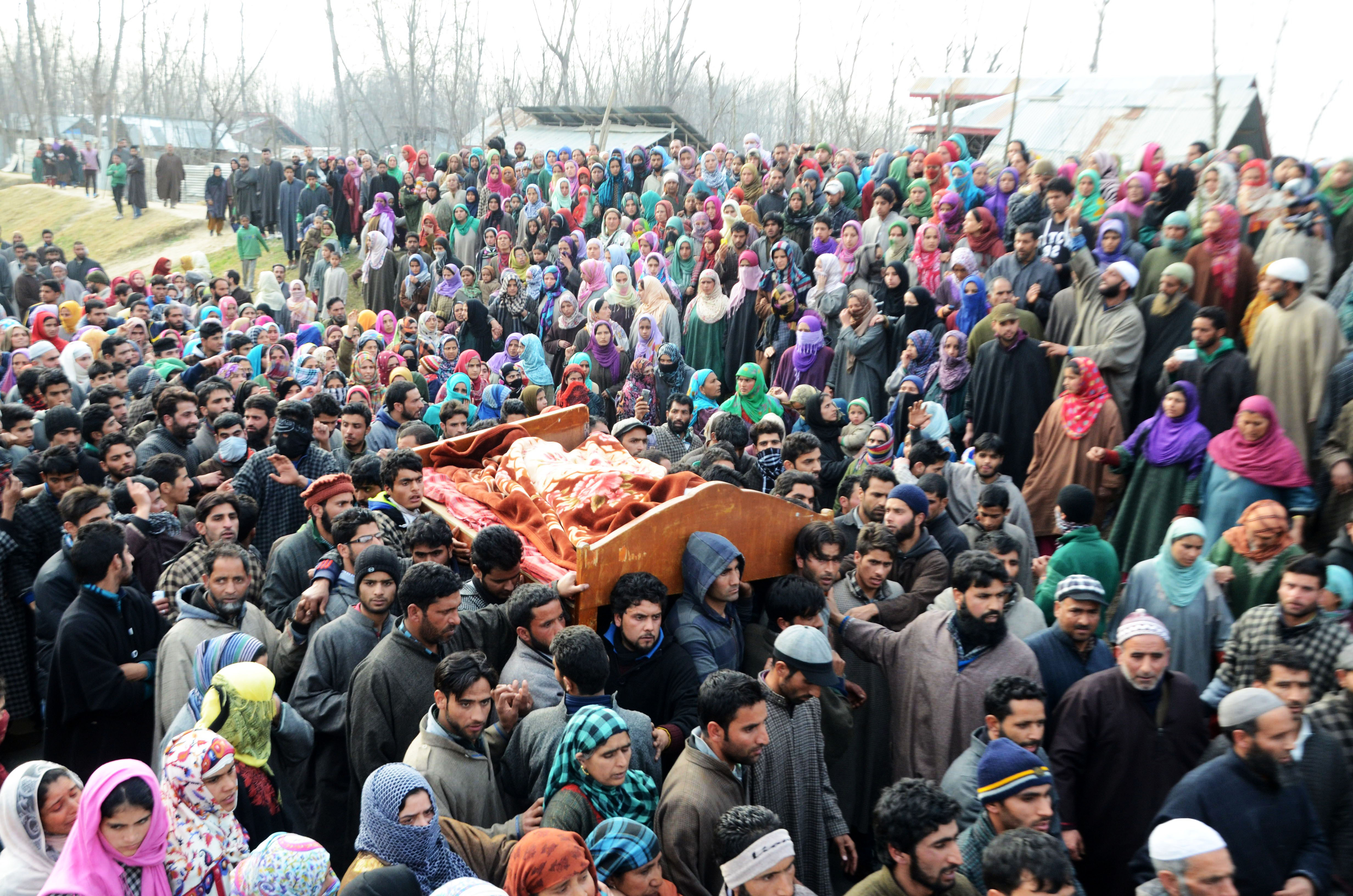 People carry body of Shaista who got allagedely killed on Sunday south Kashmir Pulwama District sunday 14 February 2016 PHOTO BY BILAL BAHADUR
