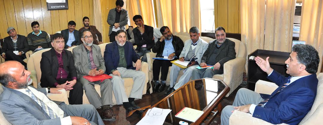 Fruit growers call on Advisor, seek timely supply of fertilizers, fungicides