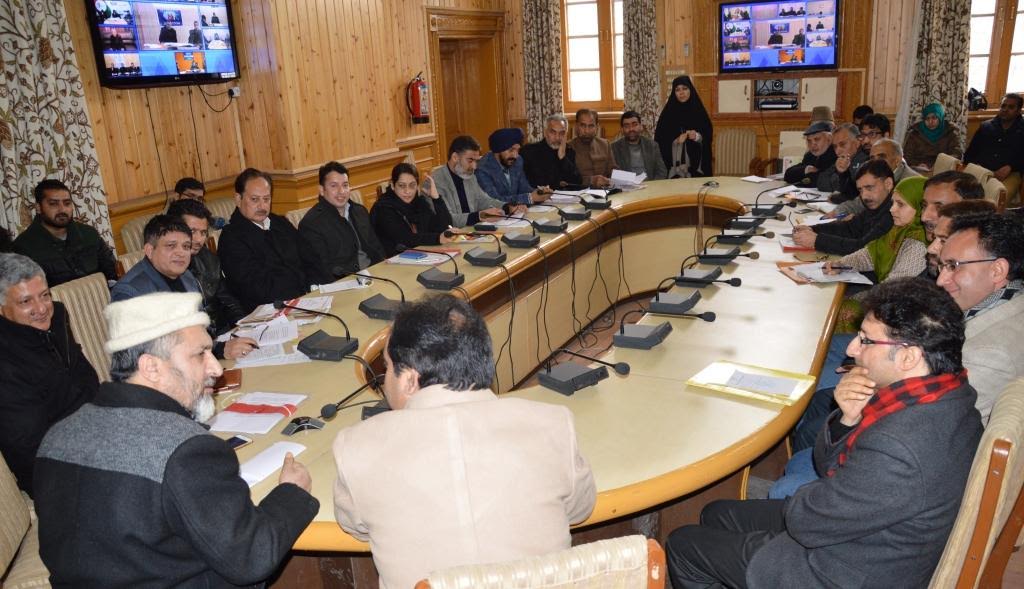 Div Com Kmr